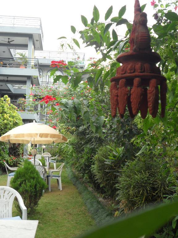 Hotel Nirvana Pokhara Exteriör bild