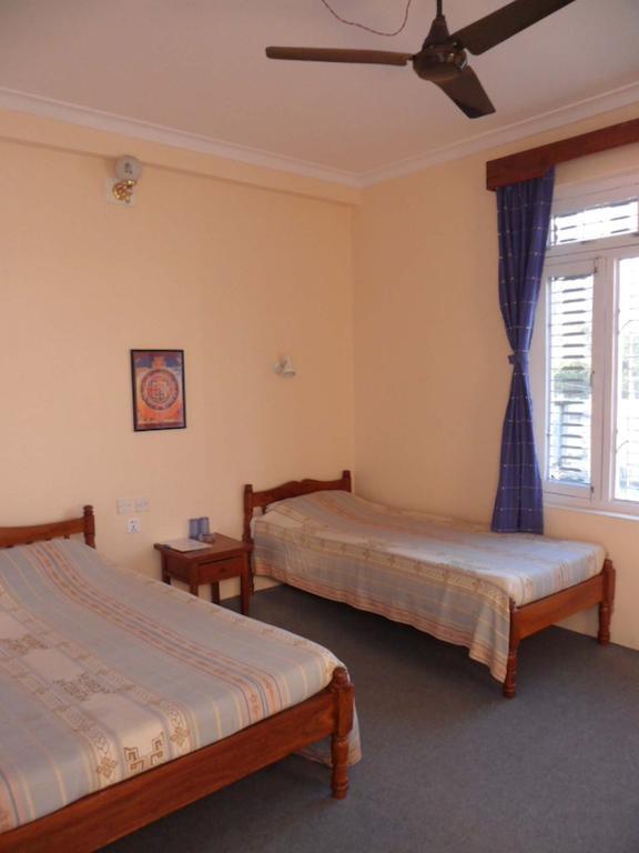 Hotel Nirvana Pokhara Rum bild
