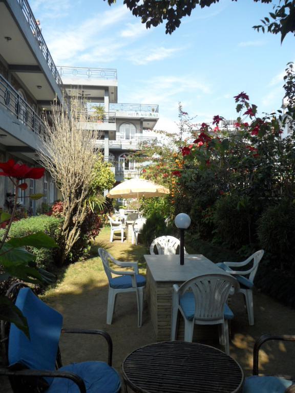 Hotel Nirvana Pokhara Exteriör bild